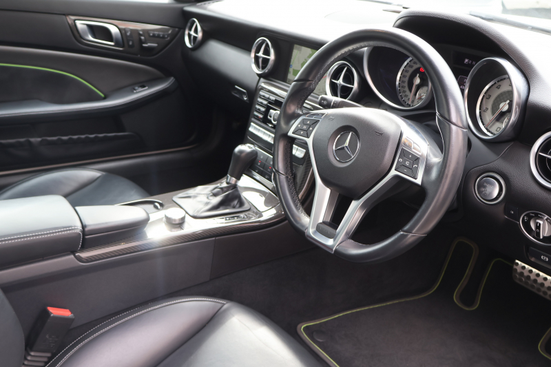 メルセデスベンツ SLKクラス SLK200 ｶｰﾎﾞﾝﾙｯｸｴﾃﾞｨｼｮﾝ　限定100台 AMGｽﾎﾟｰﾂPKG ﾚｰﾀﾞｰｾｰﾌﾃｨPKG ﾏｼﾞｯｸｽｶｲｺﾝﾄﾛｰﾙﾊﾞﾘｵR 専用ﾅｯﾊﾟ革ｼｰﾄ ｼｰﾄﾋｰﾀｰ 純正ﾅﾋﾞ地ﾃﾞｼﾞ ECOｽﾄｯﾌﾟ ｷｾﾉﾝﾍｯﾄﾞ ｶｰﾎﾞﾝｲﾝﾃﾘｱ AMG18AW　2年保証