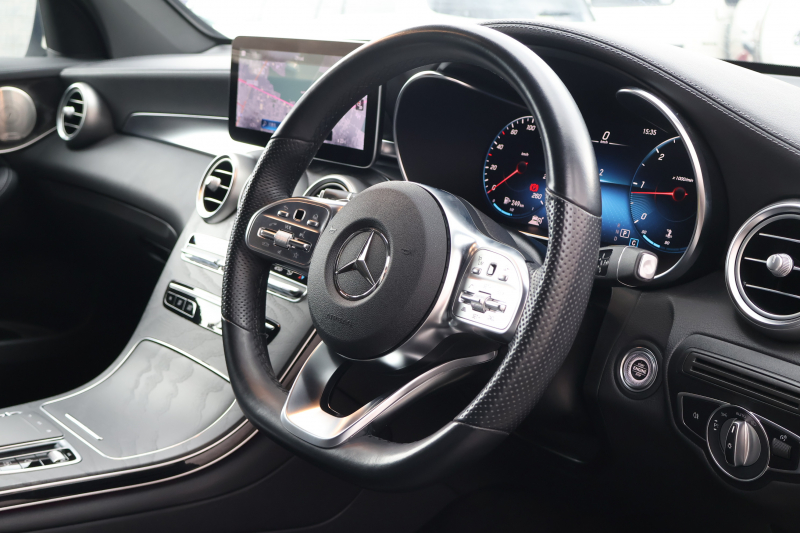 メルセデスベンツ GLCクーペ GLC220d 4MATIC ｸｰﾍﾟ AMGﾗｲﾝ　後期型 ﾚｻﾞｰｴｸｽｸﾙｰｼﾌﾞPKG ﾚｰﾀﾞｰｾｰﾌﾃｨPKG ｴｱﾊﾞﾗﾝｽPKG ｶﾞﾗｽSR 黒革 ｼｰﾄﾋｰﾀ ﾍﾞﾝﾁﾚｰﾀ MBUX 純正10.25ｲﾝﾁﾅﾋﾞ地ﾃﾞｼﾞ ｺｯｸﾋﾟｯﾄDisp 360°ｶﾒﾗ Burmester 電動Rｹﾞｰﾄ HUD AMG19ｲﾝﾁAW　2年保証