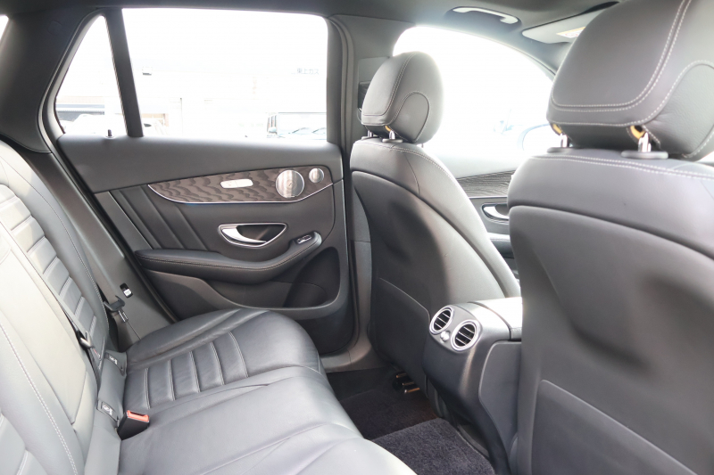 メルセデスベンツ GLC GLC250 4MATIC ｽﾎﾟｰﾂ(本革仕様)　AMGｽﾀｲﾘﾝｸﾞPKG ｴｱﾊﾞﾗﾝｽPKG ﾚｰﾀﾞｰｾｰﾌﾃｨPKG  ﾊﾟﾉﾗﾐｯｸSR 黒革ｼｰﾄ ｼｰﾄﾋｰﾀｰ ｷｰﾚｽGO 純正ﾅﾋﾞ地ﾃﾞｼﾞ 360度ｶﾒﾗｼｽﾃﾑ Burmester  電動Rｹﾞｰﾄ ﾌｯﾄﾄﾗﾝｸOP LEDﾍｯﾄﾞPTS AIRBODYｻｽ AMG19ｲﾝﾁAW　2年保証