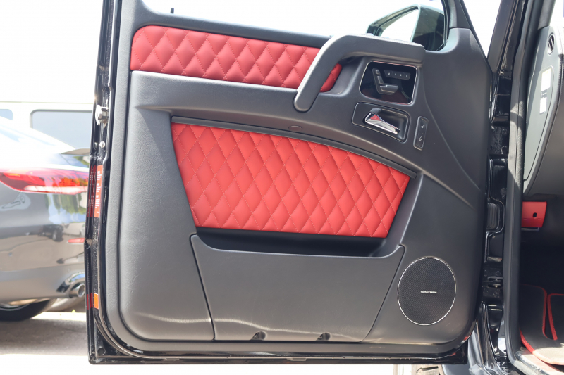 AMG Gクラス G63　左ﾊﾝﾄﾞﾙ designoｴｸｽｸﾙｰｼﾌﾞｲﾝﾃﾘｱPKG ﾃﾞｨｽﾄﾛﾆｯｸ&BSM 7AT SR designoｸﾗｼｯｸﾚｯﾄﾞ/ﾌﾞﾗｯｸ革ｼｰﾄ ｼｰﾄﾋｰﾀｰ ﾍﾞﾝﾁﾚｰﾀｰ 純正ﾅﾋﾞ地ﾃﾞｼﾞ harman/kardonｻﾗｳﾝﾄﾞ Bﾓﾆﾀｰ PTS ｷｾﾉﾝﾗｲﾄ AMG20ｲﾝﾁAW　2年保証