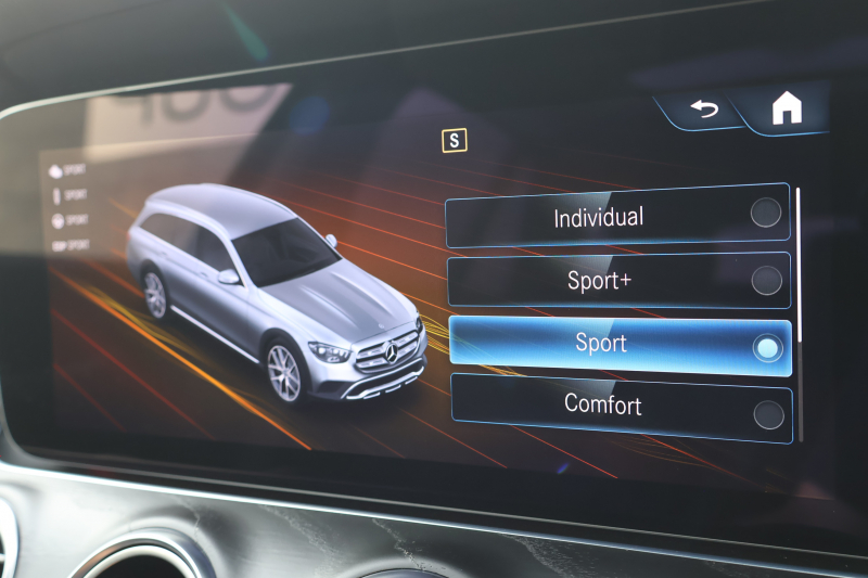 メルセデスベンツ Eクラス E220d 4MATIC ｵｰﾙﾃﾚｲﾝ　後期型 ｴｸｽｸﾙｰｼﾌﾞPKG ｴﾅｼﾞｬｲｼﾞﾝｸﾞPKG ﾚｰﾀﾞｰｾｰﾌﾃｨPKG ﾊﾟﾉﾗﾏSR ﾌﾞﾗｯｸ革 ｼｰﾄﾋｰﾀ ﾍﾞﾝﾁﾚｰﾀ MBUX AR12.3ｲﾝﾁﾅﾋﾞ地ﾃﾞｼﾞ Burmester ﾜｲﾔﾚｽﾁｬｰｼﾞﾝｸﾞ HUD ｴｱｻｽ 純正19ｲﾝﾁAW　2年保証