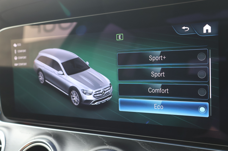 メルセデスベンツ Eクラス E220d 4MATIC ｵｰﾙﾃﾚｲﾝ　後期型 ｴｸｽｸﾙｰｼﾌﾞPKG ｴﾅｼﾞｬｲｼﾞﾝｸﾞPKG ﾚｰﾀﾞｰｾｰﾌﾃｨPKG ﾊﾟﾉﾗﾏSR ﾌﾞﾗｯｸ革 ｼｰﾄﾋｰﾀ ﾍﾞﾝﾁﾚｰﾀ MBUX AR12.3ｲﾝﾁﾅﾋﾞ地ﾃﾞｼﾞ Burmester ﾜｲﾔﾚｽﾁｬｰｼﾞﾝｸﾞ HUD ｴｱｻｽ 純正19ｲﾝﾁAW　2年保証