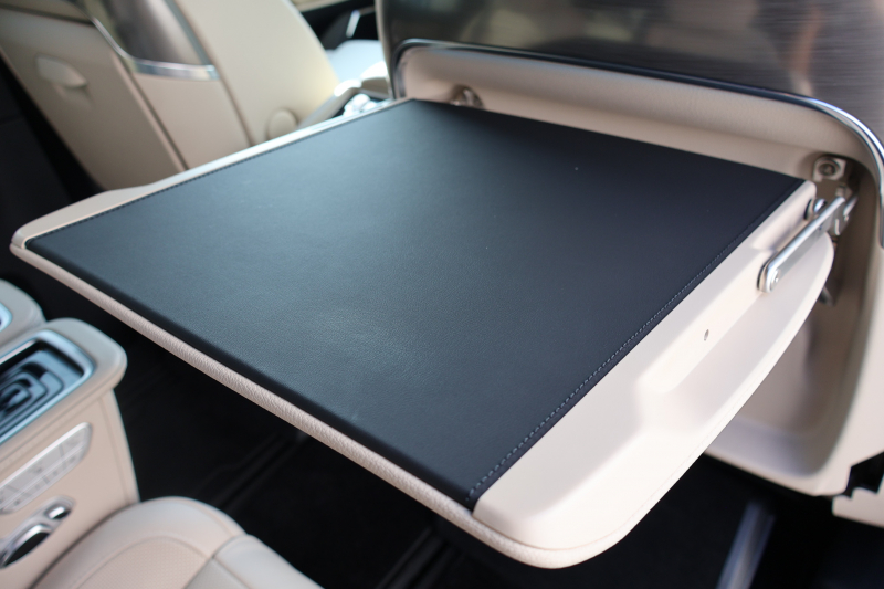 メルセデスベンツ Vクラス V220d ｴｸｽｸﾙｰｼﾌﾞ ﾛﾝｸﾞ ﾌﾟﾗﾁﾅｽｲｰﾄ(受注生産)　ﾚｰﾀﾞｰｾｰﾌﾃｨPKG 1ｵｰﾅｰ ﾊﾟﾉﾗﾐｯｸSR 2列目ｴｸｽｸﾙｰｼｰﾌﾞｼｰﾄ ﾍﾞｰｼﾞｭ革ｼｰﾄ ｼｰﾄﾋｰﾀｰ ﾍﾞﾝﾁﾚｰﾀｰ MBUX 10.25ｲﾝﾁﾅﾋﾞ地ﾃﾞｼﾞ AppleCarPlay Burmester 冷蔵庫付ｺﾝｿｰﾙ AMG19AW　2年保証
