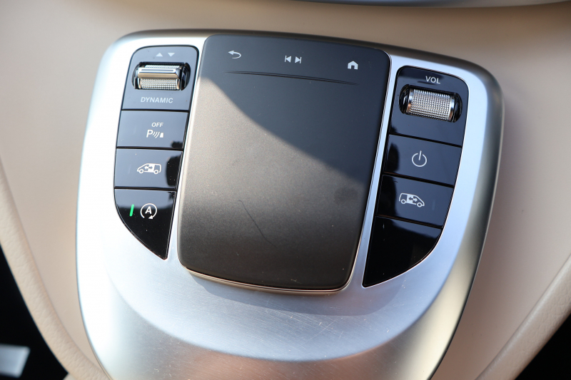 メルセデスベンツ Vクラス V220d ｴｸｽｸﾙｰｼﾌﾞ ﾛﾝｸﾞ ﾌﾟﾗﾁﾅｽｲｰﾄ(受注生産)　ﾚｰﾀﾞｰｾｰﾌﾃｨPKG 1ｵｰﾅｰ ﾊﾟﾉﾗﾐｯｸSR 2列目ｴｸｽｸﾙｰｼｰﾌﾞｼｰﾄ ﾍﾞｰｼﾞｭ革ｼｰﾄ ｼｰﾄﾋｰﾀｰ ﾍﾞﾝﾁﾚｰﾀｰ MBUX 10.25ｲﾝﾁﾅﾋﾞ地ﾃﾞｼﾞ AppleCarPlay Burmester 冷蔵庫付ｺﾝｿｰﾙ AMG19AW　2年保証