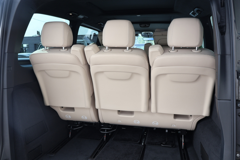メルセデスベンツ Vクラス V220d ｴｸｽｸﾙｰｼﾌﾞ ﾛﾝｸﾞ ﾌﾟﾗﾁﾅｽｲｰﾄ(受注生産)　ﾚｰﾀﾞｰｾｰﾌﾃｨPKG 1ｵｰﾅｰ ﾊﾟﾉﾗﾐｯｸSR 2列目ｴｸｽｸﾙｰｼｰﾌﾞｼｰﾄ ﾍﾞｰｼﾞｭ革ｼｰﾄ ｼｰﾄﾋｰﾀｰ ﾍﾞﾝﾁﾚｰﾀｰ MBUX 10.25ｲﾝﾁﾅﾋﾞ地ﾃﾞｼﾞ AppleCarPlay Burmester 冷蔵庫付ｺﾝｿｰﾙ AMG19AW　2年保証