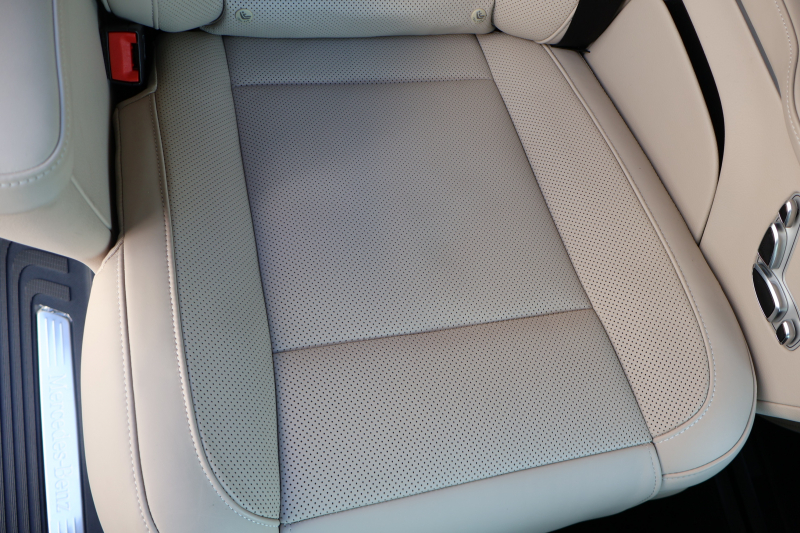 メルセデスベンツ Vクラス V220d ｴｸｽｸﾙｰｼﾌﾞ ﾛﾝｸﾞ ﾌﾟﾗﾁﾅｽｲｰﾄ(受注生産)　ﾚｰﾀﾞｰｾｰﾌﾃｨPKG 1ｵｰﾅｰ ﾊﾟﾉﾗﾐｯｸSR 2列目ｴｸｽｸﾙｰｼｰﾌﾞｼｰﾄ ﾍﾞｰｼﾞｭ革ｼｰﾄ ｼｰﾄﾋｰﾀｰ ﾍﾞﾝﾁﾚｰﾀｰ MBUX 10.25ｲﾝﾁﾅﾋﾞ地ﾃﾞｼﾞ AppleCarPlay Burmester 冷蔵庫付ｺﾝｿｰﾙ AMG19AW　2年保証