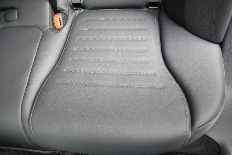 メルセデスベンツ Cクラス C200 ｽﾃｰｼｮﾝﾜｺﾞﾝ AVG(ISG搭載ﾓﾃﾞﾙ)　ﾚｻﾞｰｴｸｽｸﾙｰｼﾌﾞPKG ﾄﾞﾗｲﾊﾞｰｽﾞPKG AMGﾗｲﾝPKG ﾍﾞｰｼｯｸPKG ﾚｰﾀﾞｰｾｰﾌﾃｨPKG 1ｵｰﾅｰ ﾊﾟﾉﾗﾏSR 黒革 ｼｰﾄﾋｰﾀｰ  MBUX ARﾅﾋﾞ地ﾃﾞｼﾞ 360度ｶﾒﾗ  HUD  ﾘｱｱｸｽﾙｽﾃｱﾘﾝｸﾞ AMG18ｲﾝﾁAW　新車保証