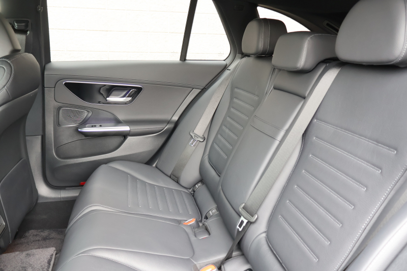 メルセデスベンツ Cクラス C200 ｽﾃｰｼｮﾝﾜｺﾞﾝ AVG(ISG搭載ﾓﾃﾞﾙ)　ﾚｻﾞｰｴｸｽｸﾙｰｼﾌﾞPKG ﾄﾞﾗｲﾊﾞｰｽﾞPKG AMGﾗｲﾝPKG ﾍﾞｰｼｯｸPKG ﾚｰﾀﾞｰｾｰﾌﾃｨPKG 1ｵｰﾅｰ ﾊﾟﾉﾗﾏSR 黒革 ｼｰﾄﾋｰﾀｰ  MBUX ARﾅﾋﾞ地ﾃﾞｼﾞ 360度ｶﾒﾗ  HUD  ﾘｱｱｸｽﾙｽﾃｱﾘﾝｸﾞ AMG18ｲﾝﾁAW　新車保証