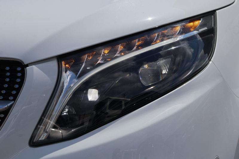 メルセデスベンツ Vクラス V220d ｴｸｽｸﾙｰｼｰﾌﾞ ﾛﾝｸﾞ ﾌﾟﾗﾁﾅｽｲｰﾄ(受注生産ﾓﾃﾞﾙ)　ﾚｰﾀﾞｰｾｰﾌﾃｨPKG 1ｵｰﾅｰ ﾊﾟﾉﾗﾐｯｸSR 黒ﾅｯﾊﾟ革 2列目ｴｸｽｸﾙｰｼﾌﾞｼｰﾄ ｼｰﾄH ﾍﾞﾝﾁﾚｰﾀｰ MBUX 10.25ｲﾝﾁﾅﾋﾞ地ﾃﾞｼﾞ Burmesterｻﾗｳﾝﾄﾞ 冷蔵庫付ｾﾝﾀｰｺﾝｿｰﾙ AMG19AW　新車保証