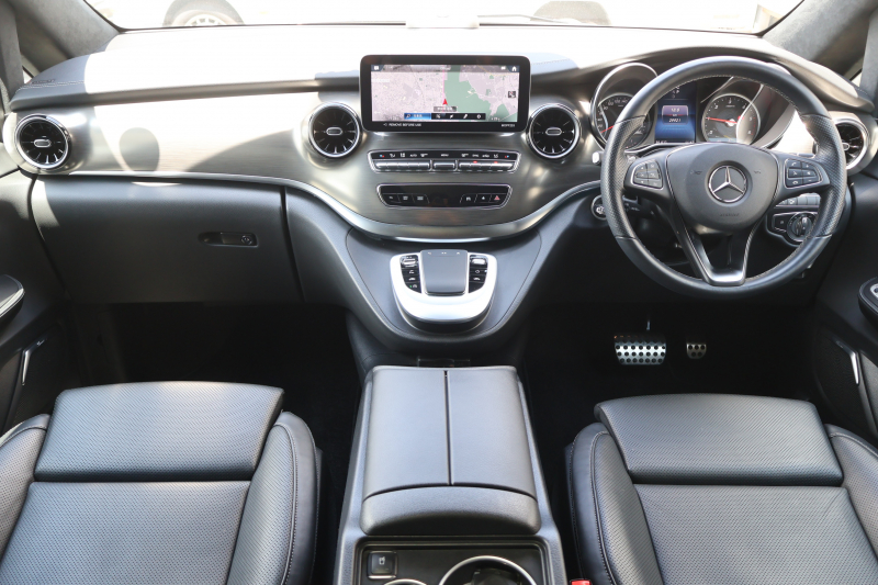 メルセデスベンツ Vクラス V220d ｴｸｽｸﾙｰｼｰﾌﾞ ﾛﾝｸﾞ ﾌﾟﾗﾁﾅｽｲｰﾄ(受注生産ﾓﾃﾞﾙ)　ﾚｰﾀﾞｰｾｰﾌﾃｨPKG 1ｵｰﾅｰ ﾊﾟﾉﾗﾐｯｸSR 黒ﾅｯﾊﾟ革 2列目ｴｸｽｸﾙｰｼﾌﾞｼｰﾄ ｼｰﾄH ﾍﾞﾝﾁﾚｰﾀｰ MBUX 10.25ｲﾝﾁﾅﾋﾞ地ﾃﾞｼﾞ Burmesterｻﾗｳﾝﾄﾞ 冷蔵庫付ｾﾝﾀｰｺﾝｿｰﾙ AMG19AW　新車保証