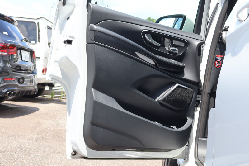 メルセデスベンツ Vクラス V220d ｴｸｽｸﾙｰｼｰﾌﾞ ﾛﾝｸﾞ ﾌﾟﾗﾁﾅｽｲｰﾄ(受注生産ﾓﾃﾞﾙ)　ﾚｰﾀﾞｰｾｰﾌﾃｨPKG 1ｵｰﾅｰ ﾊﾟﾉﾗﾐｯｸSR 黒ﾅｯﾊﾟ革 2列目ｴｸｽｸﾙｰｼﾌﾞｼｰﾄ ｼｰﾄH ﾍﾞﾝﾁﾚｰﾀｰ MBUX 10.25ｲﾝﾁﾅﾋﾞ地ﾃﾞｼﾞ Burmesterｻﾗｳﾝﾄﾞ 冷蔵庫付ｾﾝﾀｰｺﾝｿｰﾙ AMG19AW　新車保証