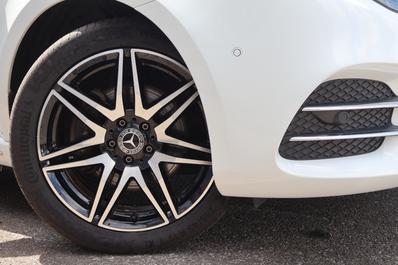 メルセデスベンツ Vクラス V220d ｴｸｽｸﾙｰｼｰﾌﾞ ﾛﾝｸﾞ ﾌﾟﾗﾁﾅｽｲｰﾄ(受注生産ﾓﾃﾞﾙ)　ﾚｰﾀﾞｰｾｰﾌﾃｨPKG 1ｵｰﾅｰ ﾊﾟﾉﾗﾐｯｸSR 黒ﾅｯﾊﾟ革 2列目ｴｸｽｸﾙｰｼﾌﾞｼｰﾄ ｼｰﾄH ﾍﾞﾝﾁﾚｰﾀｰ MBUX 10.25ｲﾝﾁﾅﾋﾞ地ﾃﾞｼﾞ Burmesterｻﾗｳﾝﾄﾞ 冷蔵庫付ｾﾝﾀｰｺﾝｿｰﾙ AMG19AW　新車保証
