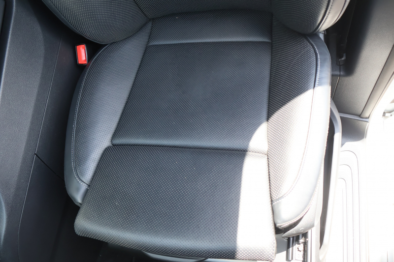 メルセデスベンツ Vクラス V220d ｴｸｽｸﾙｰｼｰﾌﾞ ﾛﾝｸﾞ ﾌﾟﾗﾁﾅｽｲｰﾄ(受注生産ﾓﾃﾞﾙ)　ﾚｰﾀﾞｰｾｰﾌﾃｨPKG 1ｵｰﾅｰ ﾊﾟﾉﾗﾐｯｸSR 黒ﾅｯﾊﾟ革 2列目ｴｸｽｸﾙｰｼﾌﾞｼｰﾄ ｼｰﾄH ﾍﾞﾝﾁﾚｰﾀｰ MBUX 10.25ｲﾝﾁﾅﾋﾞ地ﾃﾞｼﾞ Burmesterｻﾗｳﾝﾄﾞ 冷蔵庫付ｾﾝﾀｰｺﾝｿｰﾙ AMG19AW　新車保証