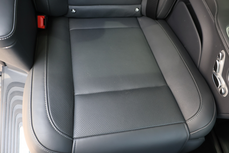 メルセデスベンツ Vクラス V220d ｴｸｽｸﾙｰｼｰﾌﾞ ﾛﾝｸﾞ ﾌﾟﾗﾁﾅｽｲｰﾄ(受注生産ﾓﾃﾞﾙ)　ﾚｰﾀﾞｰｾｰﾌﾃｨPKG 1ｵｰﾅｰ ﾊﾟﾉﾗﾐｯｸSR 黒ﾅｯﾊﾟ革 2列目ｴｸｽｸﾙｰｼﾌﾞｼｰﾄ ｼｰﾄH ﾍﾞﾝﾁﾚｰﾀｰ MBUX 10.25ｲﾝﾁﾅﾋﾞ地ﾃﾞｼﾞ Burmesterｻﾗｳﾝﾄﾞ 冷蔵庫付ｾﾝﾀｰｺﾝｿｰﾙ AMG19AW　新車保証