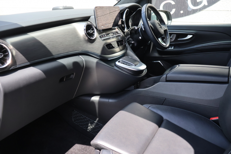 メルセデスベンツ Vクラス V220d ｴｸｽｸﾙｰｼｰﾌﾞ ﾛﾝｸﾞ ﾌﾟﾗﾁﾅｽｲｰﾄ(受注生産ﾓﾃﾞﾙ)　ﾚｰﾀﾞｰｾｰﾌﾃｨPKG 1ｵｰﾅｰ ﾊﾟﾉﾗﾐｯｸSR 黒ﾅｯﾊﾟ革 2列目ｴｸｽｸﾙｰｼﾌﾞｼｰﾄ ｼｰﾄH ﾍﾞﾝﾁﾚｰﾀｰ MBUX 10.25ｲﾝﾁﾅﾋﾞ地ﾃﾞｼﾞ Burmesterｻﾗｳﾝﾄﾞ 冷蔵庫付ｾﾝﾀｰｺﾝｿｰﾙ AMG19AW　新車保証