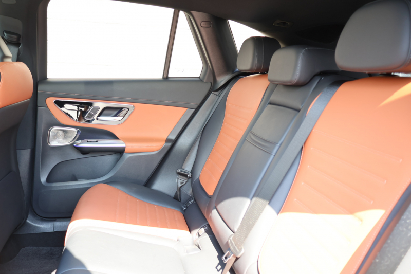 メルセデスベンツ GLC GLC220d 4MATIC(ISG搭載ﾓﾃﾞﾙ) AMGﾗｲﾝPKG　AMGﾚｻﾞｰｴｸｽｸﾙｰｼﾌﾞPKG ﾄﾞﾗｲﾊﾞｰｽﾞPKG 1ｵｰﾅｰ ﾊﾟﾉﾗﾏSR 茶革ｼｰﾄ ｼｰﾄﾋｰﾀｰ MBUX ARﾅﾋﾞ地ﾃﾞｼﾞ AppleCarPlay ﾌｯﾄﾄﾗﾝｸOP ﾜｲﾔﾚｽﾁｬｰｼﾞﾝｸﾞ ﾘｱ・ｱｸｽﾙｽﾃｱ AIRMATICｻｽ AMG19ｲﾝﾁAW　2年保証