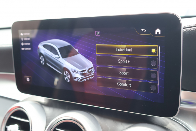 メルセデスベンツ GLCクーペ GLC220d 4MATIC ｸｰﾍﾟ AMGﾗｲﾝ　後期型 ﾚｻﾞｰｴｸｽｸﾙｰｼﾌﾞPKG ﾚｰﾀﾞｰｾｰﾌﾃｨPKG ｴﾅｼﾞｬｲｼﾞﾝｸﾞPKG 1ｵｰﾅｰ ｶﾞﾗｽSR ｸﾗﾝﾍﾞﾘｰ赤革ｼｰﾄ ｼｰﾄﾋｰﾀｰ MBUX 純正10.25ｲﾝﾁﾅﾋﾞ地ﾃﾞｼﾞ ｺｯｸﾋﾟｯﾄDisp AppleCarPlay HUD Rｸﾗｲﾒｰﾄ AMG19ｲﾝﾁAW　2年保証