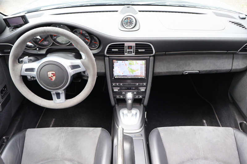 ポルシェ 911(Type997) 911 ｶﾚﾗ GTS ｶﾌﾞﾘｵﾚ　MY12 新車並行 左ﾊﾝﾄﾞﾙ 黒幌 ｽﾎﾟｰﾂｸﾛﾉPKG ｶｰﾎﾞﾝｲﾝﾃﾘｱPKG  ｱﾀﾞﾌﾟﾃｨﾌﾞｽﾎﾟｰﾂｼｰﾄ ｼｰﾄﾋｰﾀｰ ｹﾝｳｯﾄﾞSDﾅﾋﾞTV Bﾓﾆﾀｰ PASM ｽﾎﾟｰﾂｴｸﾞｿﾞｰｽﾄｼｽﾃﾑ RSｽﾊﾟｲﾀﾞｰ19AW　2年保証