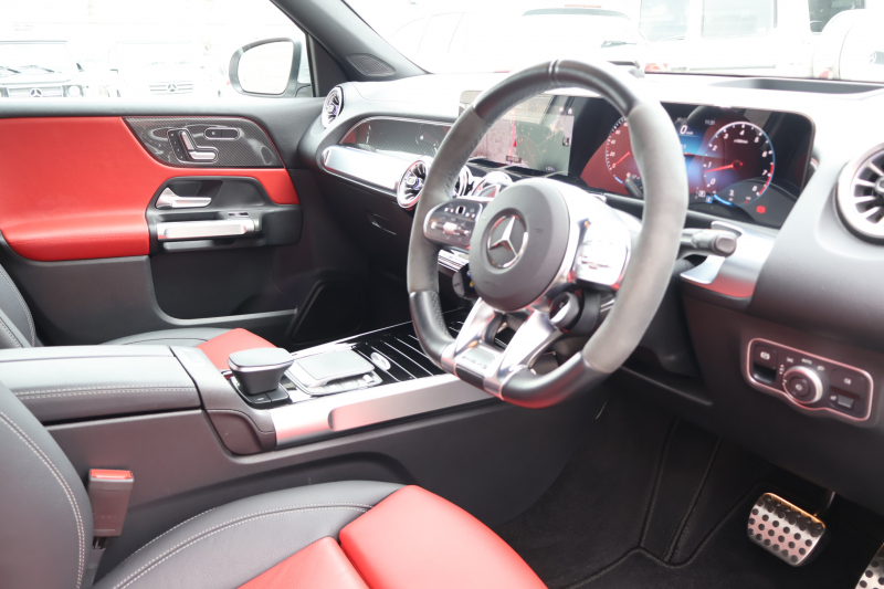 AMG GLB GLB35 4MATIC　AMGﾊﾟﾌｫｰﾏﾝｽｽﾃｱﾘﾝｸﾞ＆ﾄﾞﾗｲﾌﾞｺﾝﾄﾛｰﾙｽｲｯﾁ ｱﾄﾞﾊﾞﾝｽﾄﾞPKG ﾚｰﾀﾞｰｾｰﾌﾃｨPKG ﾊﾟﾉﾗﾐｯｸSR 赤/黒革ｼｰﾄ ｼｰﾄﾋｰﾀｰ MBUX 10.25ｲﾝﾁﾅﾋﾞ地ﾃﾞｼﾞ 360度ｶﾒﾗ ﾜｲﾔﾚｽﾁｬｰｼﾞﾝｸﾞ HUD AMG19AW　新車保証