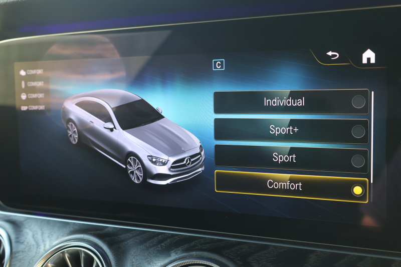 メルセデスベンツ Eクラス E300 ｸｰﾍﾟ ｽﾎﾟｰﾂ　後期型 ｴｸｽｸﾙｰｼﾌﾞPKG ﾚｰﾀﾞｰｾｰﾌﾃｨPKG ﾊﾟﾉﾗﾏSR 黒ﾅｯﾊﾟ革 ｼｰﾄﾋｰﾀ ﾍﾞﾝﾁﾚｰﾀｰ MBUX 12.3ｲﾝﾁﾅﾋﾞ地ﾃﾞｼﾞ  AppleCarPlay 360°ｶﾒﾗ Burmester ﾜｲﾔﾚｽﾁｬｰｼﾞﾝｸﾞ HUD AIRBODYｻｽ AMG19ｲﾝﾁAW　2年保証