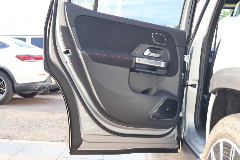 メルセデスベンツ GLB GLB200d 4MATIC　後期型 AMGﾗｲﾝPKG ｱﾄﾞﾊﾞﾝｽﾄﾞPKG ﾄﾞﾗｲﾋﾞﾝｸﾞｱｼｽﾀﾝｽPKG 1ｵｰﾅｰ ﾊﾟﾉﾗﾐｯｸSR ARTICO/MICROCUTｼｰﾄ ｼｰﾄﾋｰﾀｰ 10.25ｲﾝﾁMBUXﾅﾋﾞ地ﾃﾞｼﾞ Burmesterｻﾗｳﾝﾄﾞ HUD ﾜｲﾔﾚｽﾁｬｰｼﾞﾝｸﾞ ｱﾀﾞﾌﾟﾃｨﾌﾞｻｽﾍﾟﾝｼｮﾝ AMG20AW　新車保証