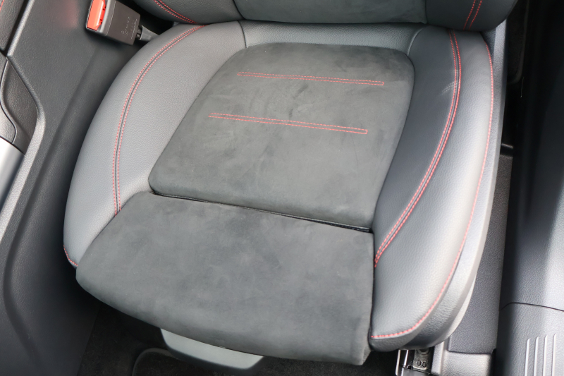 メルセデスベンツ GLB GLB200d 4MATIC　後期型 AMGﾗｲﾝPKG ｱﾄﾞﾊﾞﾝｽﾄﾞPKG ﾄﾞﾗｲﾋﾞﾝｸﾞｱｼｽﾀﾝｽPKG 1ｵｰﾅｰ ﾊﾟﾉﾗﾐｯｸSR ARTICO/MICROCUTｼｰﾄ ｼｰﾄﾋｰﾀｰ 10.25ｲﾝﾁMBUXﾅﾋﾞ地ﾃﾞｼﾞ Burmesterｻﾗｳﾝﾄﾞ HUD ﾜｲﾔﾚｽﾁｬｰｼﾞﾝｸﾞ ｱﾀﾞﾌﾟﾃｨﾌﾞｻｽﾍﾟﾝｼｮﾝ AMG20AW　新車保証