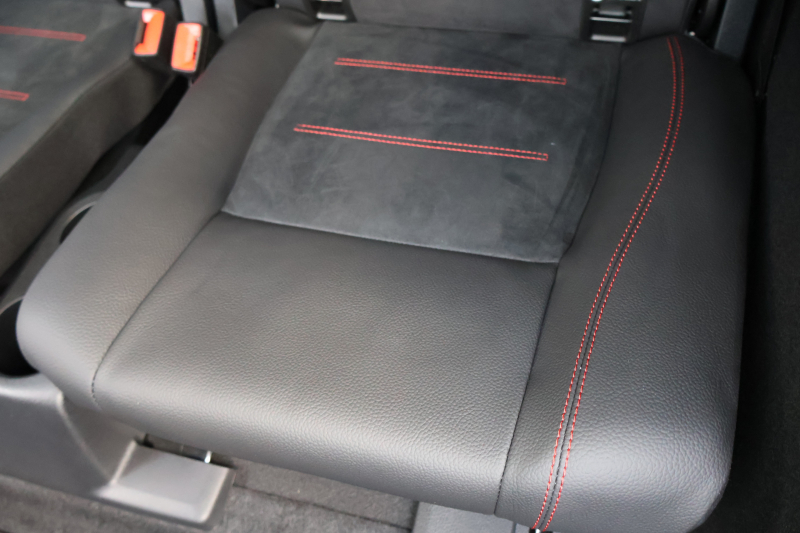 メルセデスベンツ GLB GLB200d 4MATIC　後期型 AMGﾗｲﾝPKG ｱﾄﾞﾊﾞﾝｽﾄﾞPKG ﾄﾞﾗｲﾋﾞﾝｸﾞｱｼｽﾀﾝｽPKG 1ｵｰﾅｰ ﾊﾟﾉﾗﾐｯｸSR ARTICO/MICROCUTｼｰﾄ ｼｰﾄﾋｰﾀｰ 10.25ｲﾝﾁMBUXﾅﾋﾞ地ﾃﾞｼﾞ Burmesterｻﾗｳﾝﾄﾞ HUD ﾜｲﾔﾚｽﾁｬｰｼﾞﾝｸﾞ ｱﾀﾞﾌﾟﾃｨﾌﾞｻｽﾍﾟﾝｼｮﾝ AMG20AW　新車保証