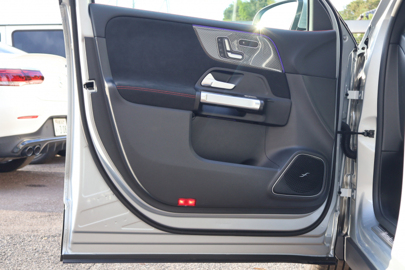 メルセデスベンツ GLB GLB200d 4MATIC　後期型 AMGﾗｲﾝPKG ｱﾄﾞﾊﾞﾝｽﾄﾞPKG ﾄﾞﾗｲﾋﾞﾝｸﾞｱｼｽﾀﾝｽPKG 1ｵｰﾅｰ ﾊﾟﾉﾗﾐｯｸSR ARTICO/MICROCUTｼｰﾄ ｼｰﾄﾋｰﾀｰ 10.25ｲﾝﾁMBUXﾅﾋﾞ地ﾃﾞｼﾞ Burmesterｻﾗｳﾝﾄﾞ HUD ﾜｲﾔﾚｽﾁｬｰｼﾞﾝｸﾞ ｱﾀﾞﾌﾟﾃｨﾌﾞｻｽﾍﾟﾝｼｮﾝ AMG20AW　新車保証