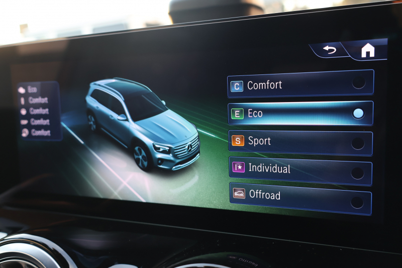 メルセデスベンツ GLB GLB200d 4MATIC　後期型 AMGﾗｲﾝPKG ｱﾄﾞﾊﾞﾝｽﾄﾞPKG ﾄﾞﾗｲﾋﾞﾝｸﾞｱｼｽﾀﾝｽPKG ﾊﾟﾉﾗﾐｯｸSR ARTICO/MICROCUTｼｰﾄ ｼｰﾄﾋｰﾀｰ 10.25ｲﾝﾁMBUXARﾅﾋﾞ地ﾃﾞｼﾞ Burmesterｻﾗｳﾝﾄﾞ HUD ﾜｲﾔﾚｽﾁｬｰｼﾞﾝｸﾞ ｱﾀﾞﾌﾟﾃｨﾌﾞｻｽﾍﾟﾝｼｮﾝ AMG20AW　新車保証
