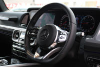 メルセデスベンツ Gクラス G400d AMGﾗｲﾝ　現行型(MC後NEWｲﾝﾃﾘｱ) ﾗｸﾞｼﾞｭｱﾘｰPKG ﾚｰﾀﾞｰｾｰﾌﾃｨPKG SR ﾅｯﾊﾟ黒革ｼｰﾄ ﾒﾓﾘｰ付Pｼｰﾄ 全席ﾋｰﾀｰ 純正12.3ｲﾝﾁﾜｲﾄﾞﾅﾋﾞ地ﾃﾞｼﾞ Burmester 360°ｶﾒﾗ appleCarplay AndroidAuto PTS LEDﾗｲﾄ ｱﾀﾞﾌﾟﾃｨﾌﾞﾀﾞﾝﾋﾟﾝｸﾞ AMG20ｲﾝﾁAW　新車保証