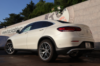 メルセデスベンツ GLCクーペ GLC300 4MATIC ｸｰﾍﾟ AMGﾗｲﾝ　後期型 ﾚｻﾞｰｴｸｽｸﾙｰｼﾌﾞPKG ﾚｰﾀﾞｰｾｰﾌﾃｨPKG ｴｱﾊﾞﾗﾝｽPKG ｶﾞﾗｽSR 黒革 ｼｰﾄﾋｰﾀ ﾍﾞﾝﾁﾚｰﾀ 純正10.25ｲﾝﾁﾅﾋﾞ地ﾃﾞｼﾞ ｺｯｸﾋﾟｯﾄDisp 360°ｶﾒﾗ Burmester 電動Rｹﾞｰﾄ HUD AMG20ｲﾝﾁAW　2年保証