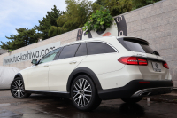 メルセデスベンツ Eクラス E220d 4MATIC ｵｰﾙﾃﾚｲﾝ ﾛｰﾚｳｽｴﾃﾞｨｼｮﾝ　特別仕様車  ﾚｰﾀﾞｰｾｰﾌﾃｨPKG ｴｱﾊﾞﾗﾝｽPKG ﾊﾟﾉﾗﾏSR ｷｰﾚｽGO 白/黒ﾅｯﾊﾟ革 ｼｰﾄﾋｰﾀｰ ﾍﾞﾝﾁﾚｰﾀｰ ｽﾃｱﾘﾝｸﾞﾋｰﾀｰ 純正ﾅﾋﾞ地ﾃﾞｼﾞ 360°ｶﾒﾗ Burmester Applecarplay 電動Rｹﾞｰﾄ HUD 専用19ｲﾝﾁAW　2年保証