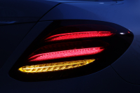 メルセデスベンツ Eクラス E200 AVG　ﾚｻﾞｰPKG ﾚｰﾀﾞｰｾｰﾌﾃｨPKG ｴｱﾊﾞﾗﾝｽPKG 黒革 全席ｼｰﾄﾋｰﾀｰ 純正12.3ｲﾝﾁﾅﾋﾞ地ﾃﾞｼﾞ 360°ｶﾒﾗ Burmesterｻﾗｳﾝﾄﾞ Applecarplay Android Auto 電動Rｹﾞｰﾄ PTS LEDﾍｯﾄﾞ ｱﾅﾛｸﾞ時計　2年保証