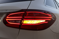 メルセデスベンツ Cクラス C220d ｽﾃｰｼｮﾝﾜｺﾞﾝ AVG AMGﾗｲﾝ 　後期型 AMGｽﾀｲﾘﾝｸﾞPKG ﾚｰﾀﾞｰｾｰﾌﾃｨPKG ｴｱﾊﾞﾗﾝｽPKG ﾊﾟﾉﾗﾐｯｸSR 黒革 ｼｰﾄﾋｰﾀ 純正10.25ｲﾝﾁﾅﾋﾞ地ﾃﾞｼﾞ ｺｯｸﾋﾟｯﾄDisp AppleCarPlay Burmesterｻﾗｳﾝﾄﾞ Bﾓﾆﾀｰ 電動Rｹﾞｰﾄ ﾌｯﾄﾄﾗﾝｸOP AMG18ｲﾝﾁAW　2年保証